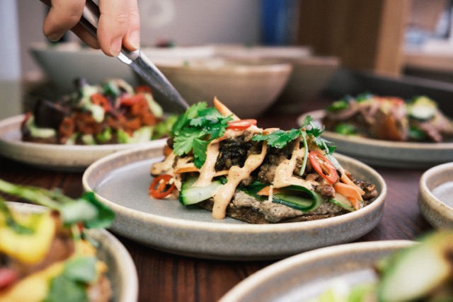 Een tafel vol broodjes